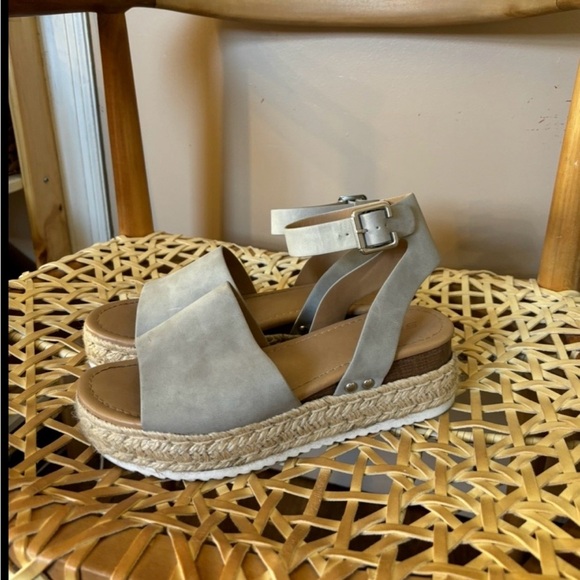Soda Topic Gray Vegan Nubuck Espadrille Platfrom Wedge Sandals 8 - Picture 6 of 13